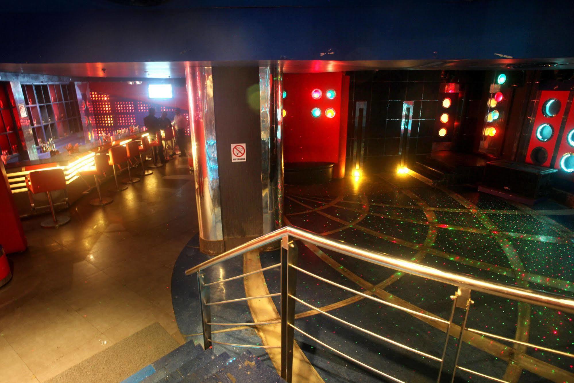Hotel Pal Heights Bhubaneswar Restoran gambar